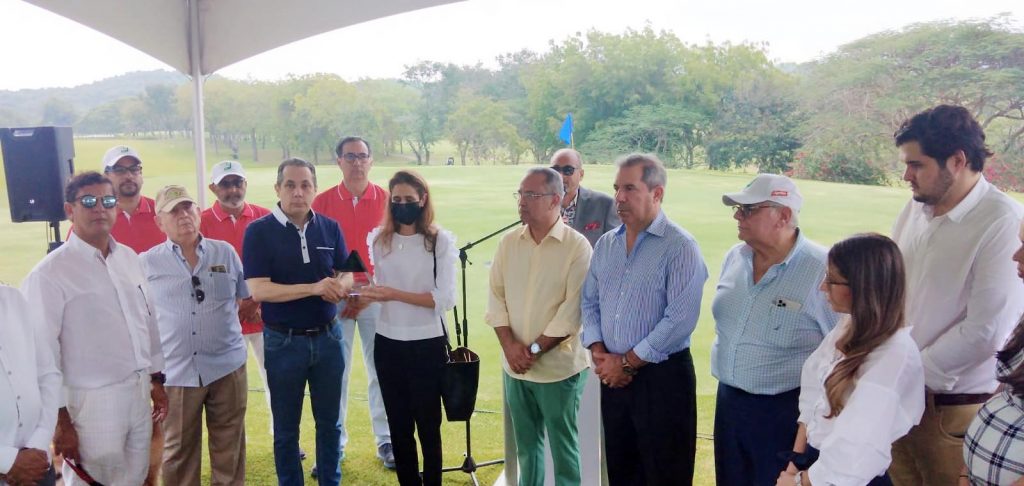 ACIS Rinde homenaje postumo Carlos A Fondeur