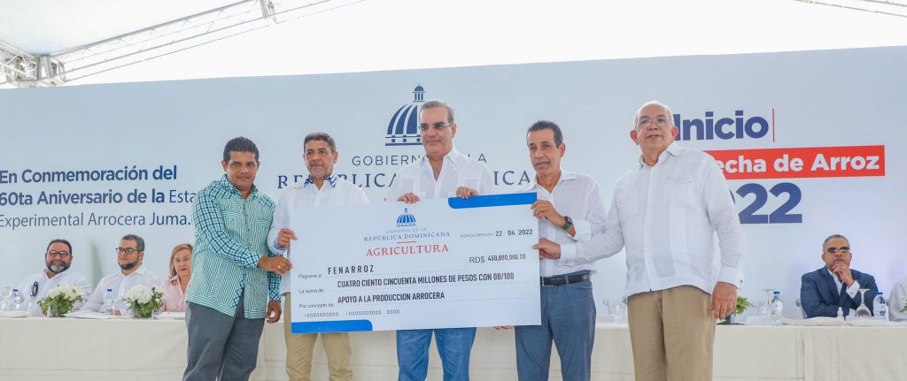 Presidente Abinader inicia cosecha de arroz 2022 con con respaldo de un millón de quintales de superávit Abinader inicia cosecha de arroz 2022 con con respaldo de un millon de quintales de superavit