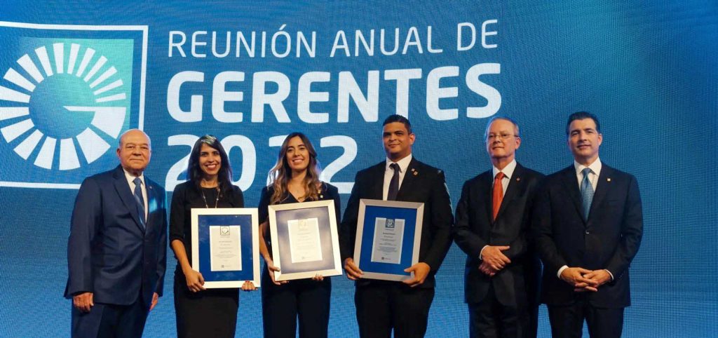 Banco Popular premia el talento y la dedicacion de su cuerpo gerencial