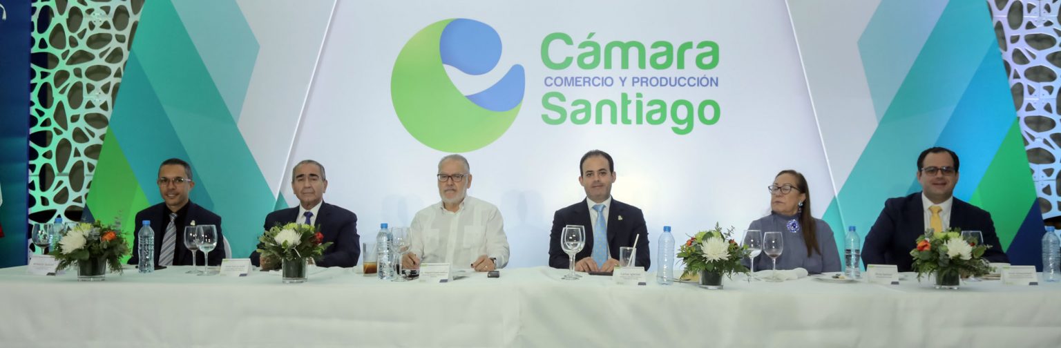 Camara de Comercio y produccion de Santiago realiza almuerzo empresarial con ministro de Economia Planificacion y Desarrollo Miguel Ceara Hatton