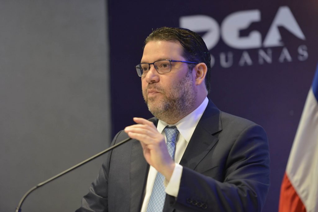 Director de Aduanas realiza actividad sobre comercio electrónico con más de 200 Mipymes Eduardo Sanz Lovaton eljacaguero