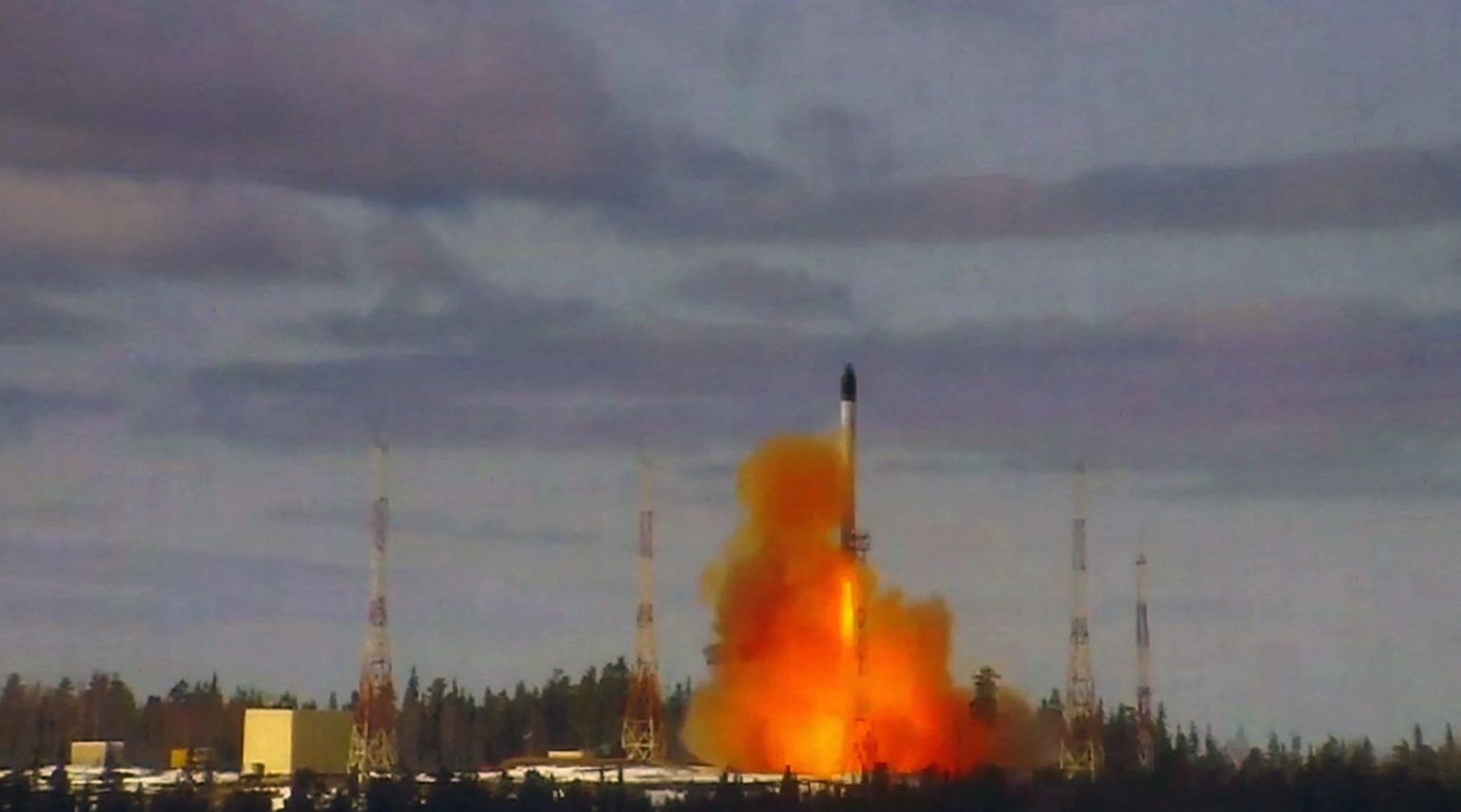 Rusia prueba un nuevo misil balistico intercontinental en plena ofensiva