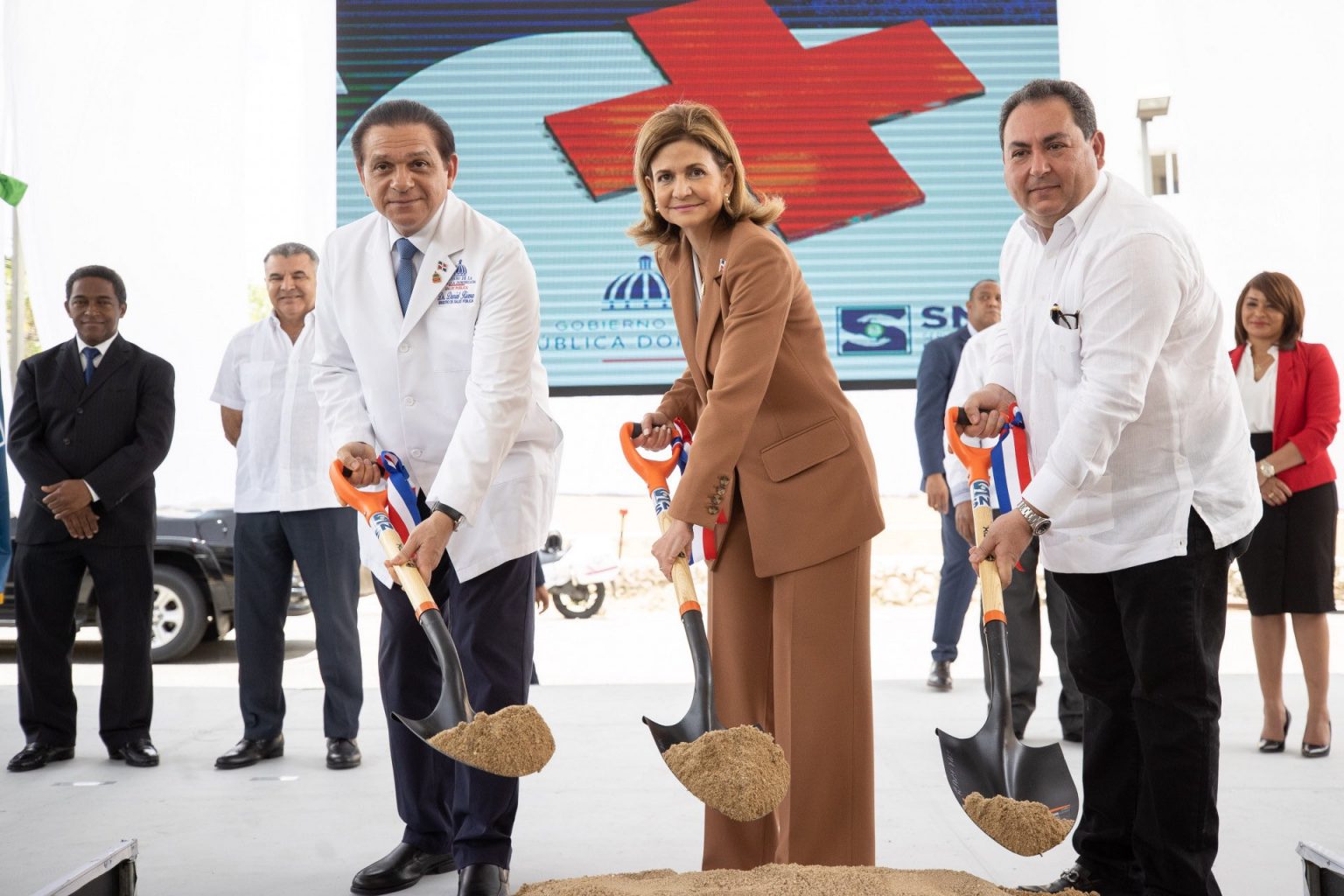 Vicepresidenta deja iniciado trabajos remozamiento en Hospital de la Mujer