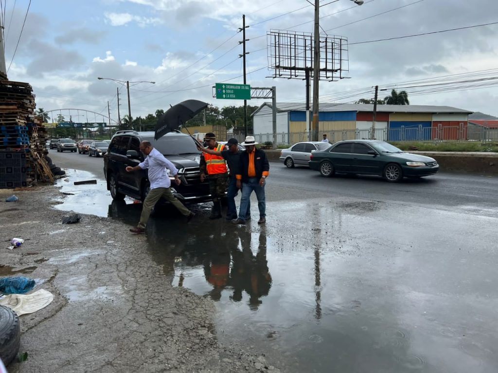 intensas lluvias en autopista duarte eljacaguero