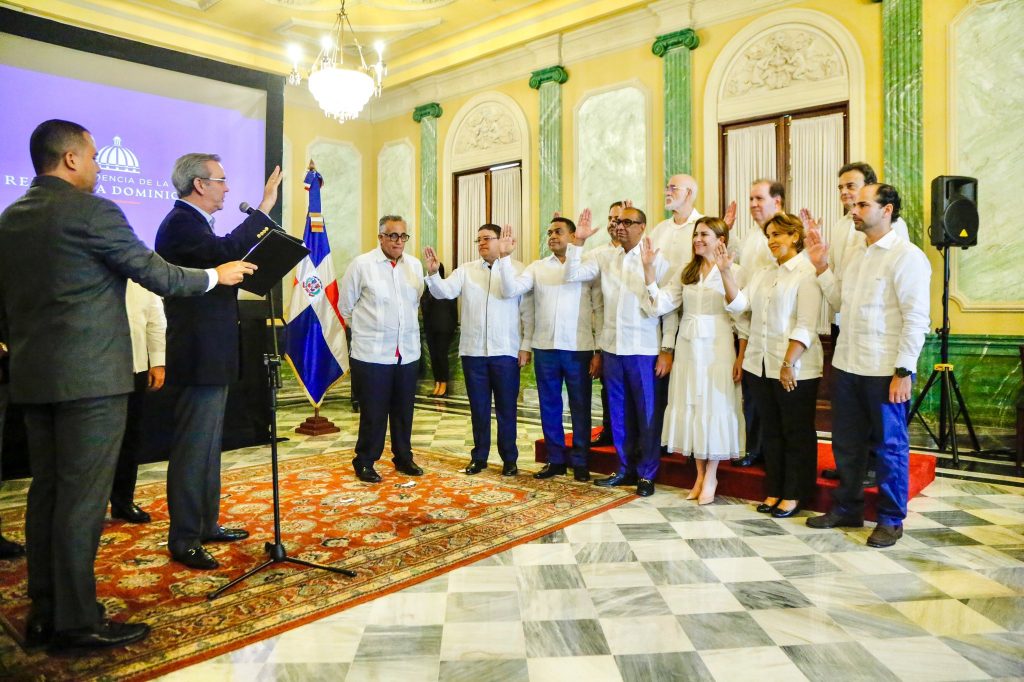 Abinader juramenta al Comite Organizador de los Juegos Centroamericanos y del Caribe 2026