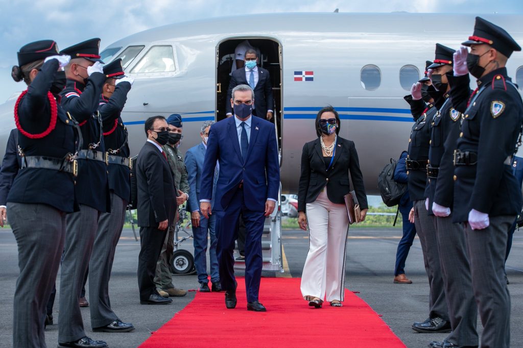 Presidente Abinader modifica agenda para Cumbre de las Américas Abinader llega a Costa Rica de inmediato realiza actividades agendadas