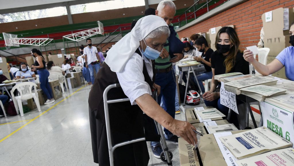 Colombia decide en las urnas el rumbo de su destino