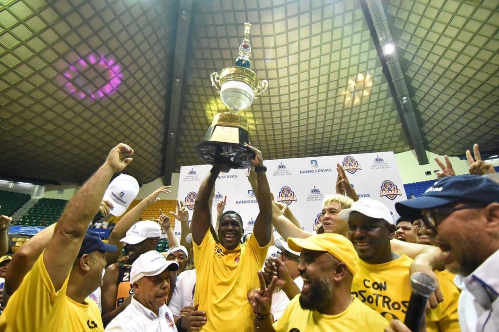 GUG vuelve a conquistar la copa Banreservas en el Torneo de Baloncesto Superior de Santiago