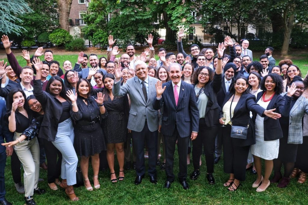Garcia Fermin llama a estudiantes dominicanos en Londres RD