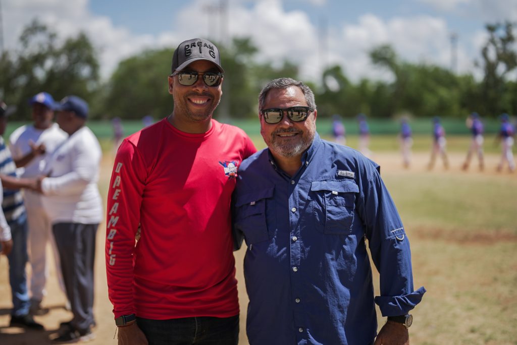 Dream Big inaugura su 8va Liga de Béisbol School Program Foundation Dedica torneo al comisionado de béisbol profesional Junior Noboa Johan Ramirez y Junior Noboa