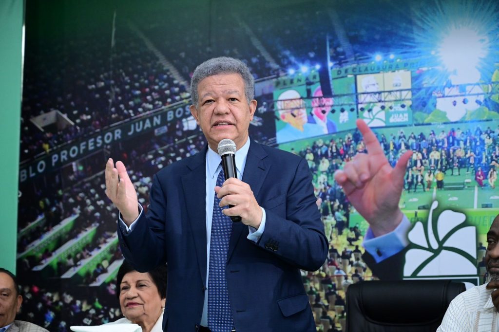 Leonel sobre reforma constitucional: en el año 2010 hicimos una consulta popular que duró dos años Leonel Fernandez