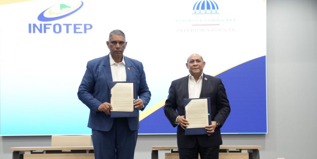 Ministro de Interior y Policia Jesus Vazquez y Director General del INFOTEP Rafael Santos Badia e1653425237515