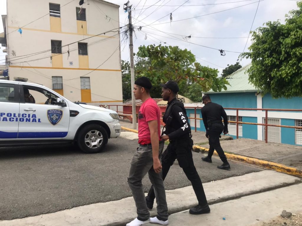 Policia interviene barrio Pekin de Santiago