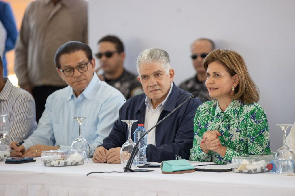 Vicepresidenta se reune con mas de 120 juntas de vecinos de Santiago Oeste