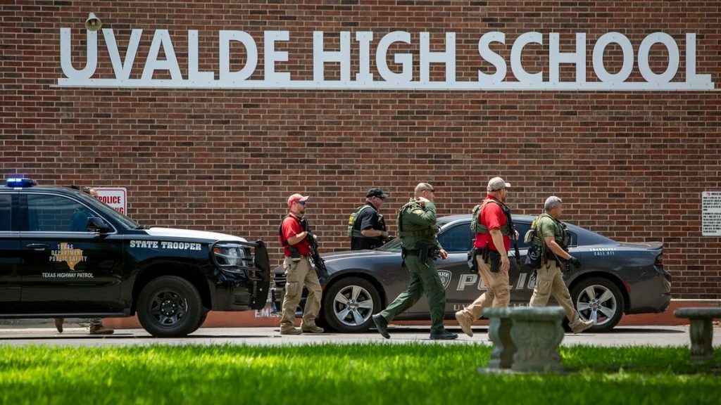 tiroteo al menos 16 alumnos y una maestra fueron asesinados