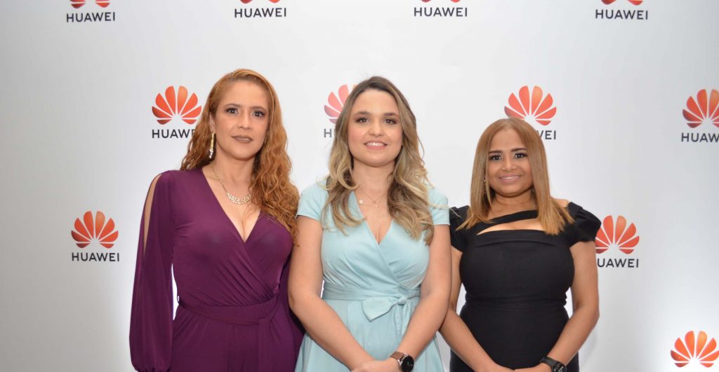 HUAWEI lanza cinco poderosos productos en  la República Dominicana Andrea Corrales Laura Martinez y Clara Francisco..