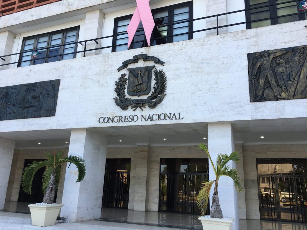 Ley sobre ciberdelitos pone límites a libertad de expresión Fachada Congreso Nacional dominicano scaled 1