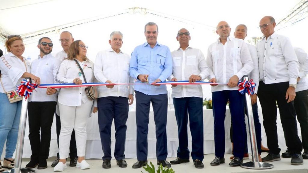 Gobierno inaugura reconstruccion de la avenida Francia en Santiago