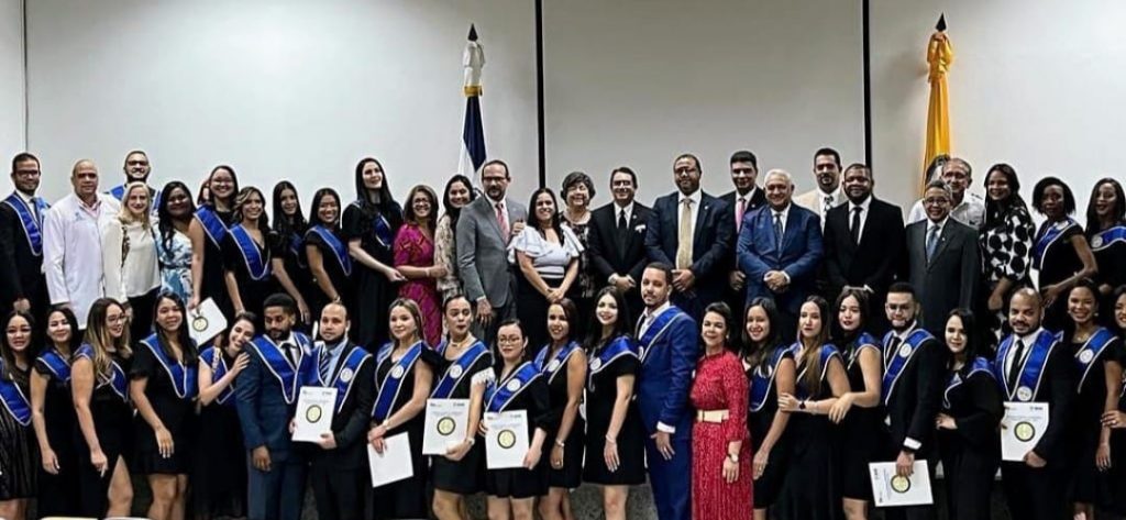 Hospital Regional Cabral y Baez realizo su graduacion de especialistas correspondiente al ano 2022