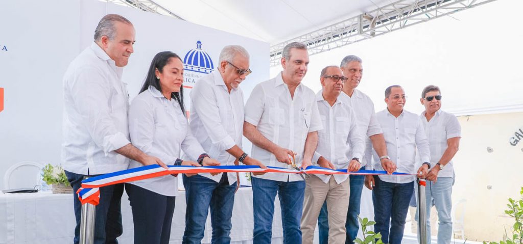 Abinader inaugura carretera en Rio San Juan por RD303 millones construida por Obras Publicas1