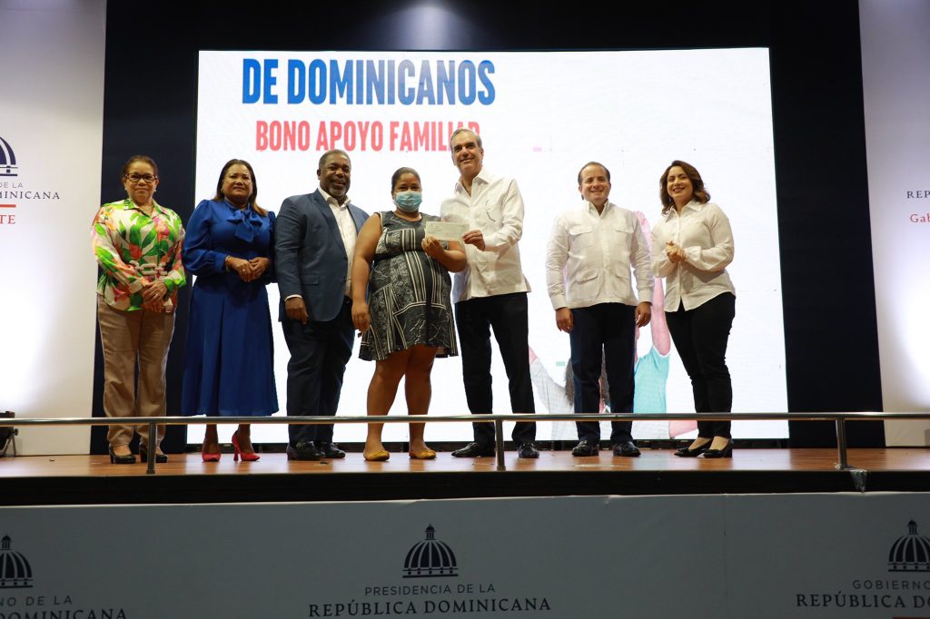 Presidente Abinader lanza Bono de Apoyo Familiar para un millón de hogares Abinader lanza Bono de Apoyo Familiar para un millon de hogares