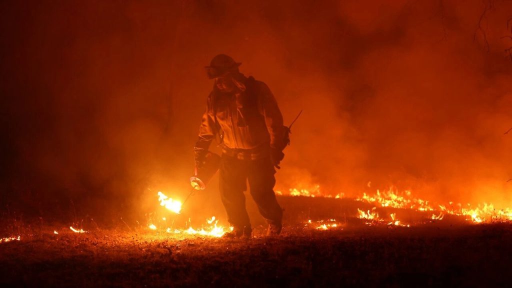 Estados Unidos sufre una extrema ola de calor y un descontrolado incendio forestal en California3