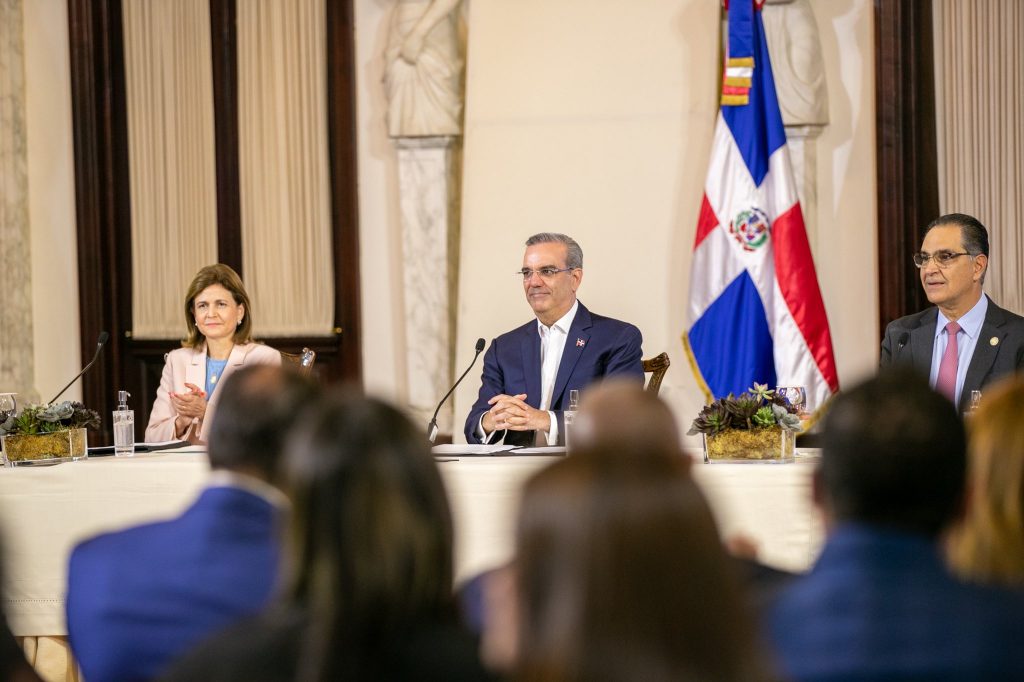 Gobierno eleva a 2 millones de pesos cobertura para afiliados de SeNaSa