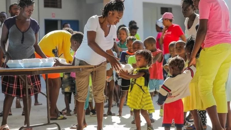 Haiti cientos de ninos se refugian en una escuela en la capital del pais2