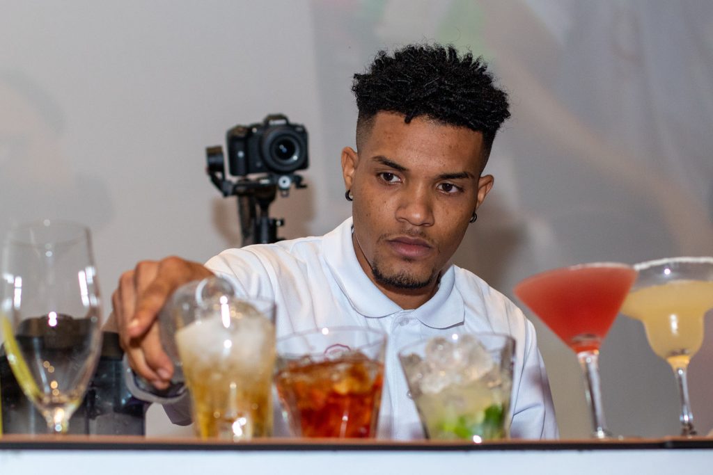 Henry Elian Eneria, del Hotel Secrets Cap Cana, gana el Bartender Challenge 2022 Henry Elian Eneria del Hotel Secrets Cap Cana gana el Bartender Challenge 2022a