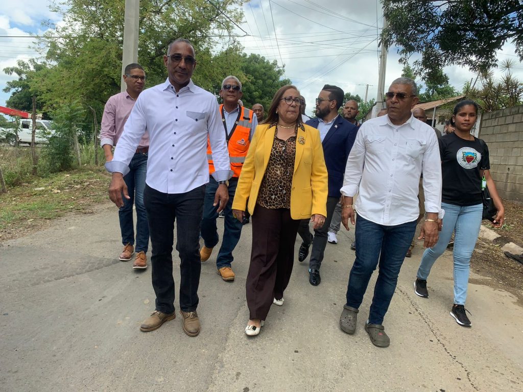 MOPC deja iniciado trabajos de asfaltado en Jacagua