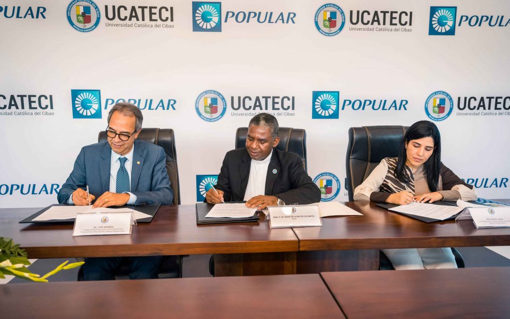 Popular otorgara becas a estudiantes de UCATECI de escasos recursos1