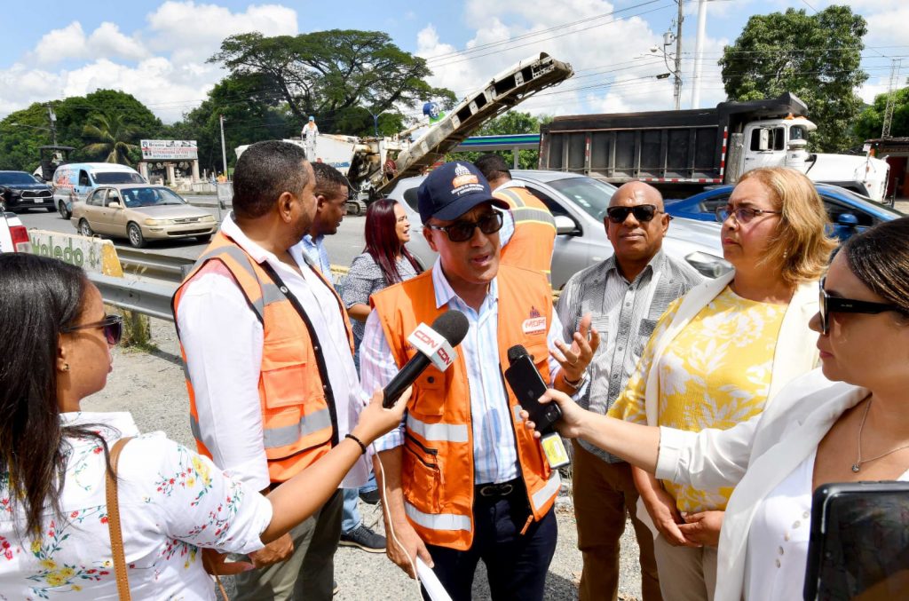MOPC informa corrección de vicios de construcción en la autopista 6 de Noviembre requiere un costo superior a los RD$900 millones de pesos MOPC informa correccion de vicios de construccion en la autopista 6 de Noviembre