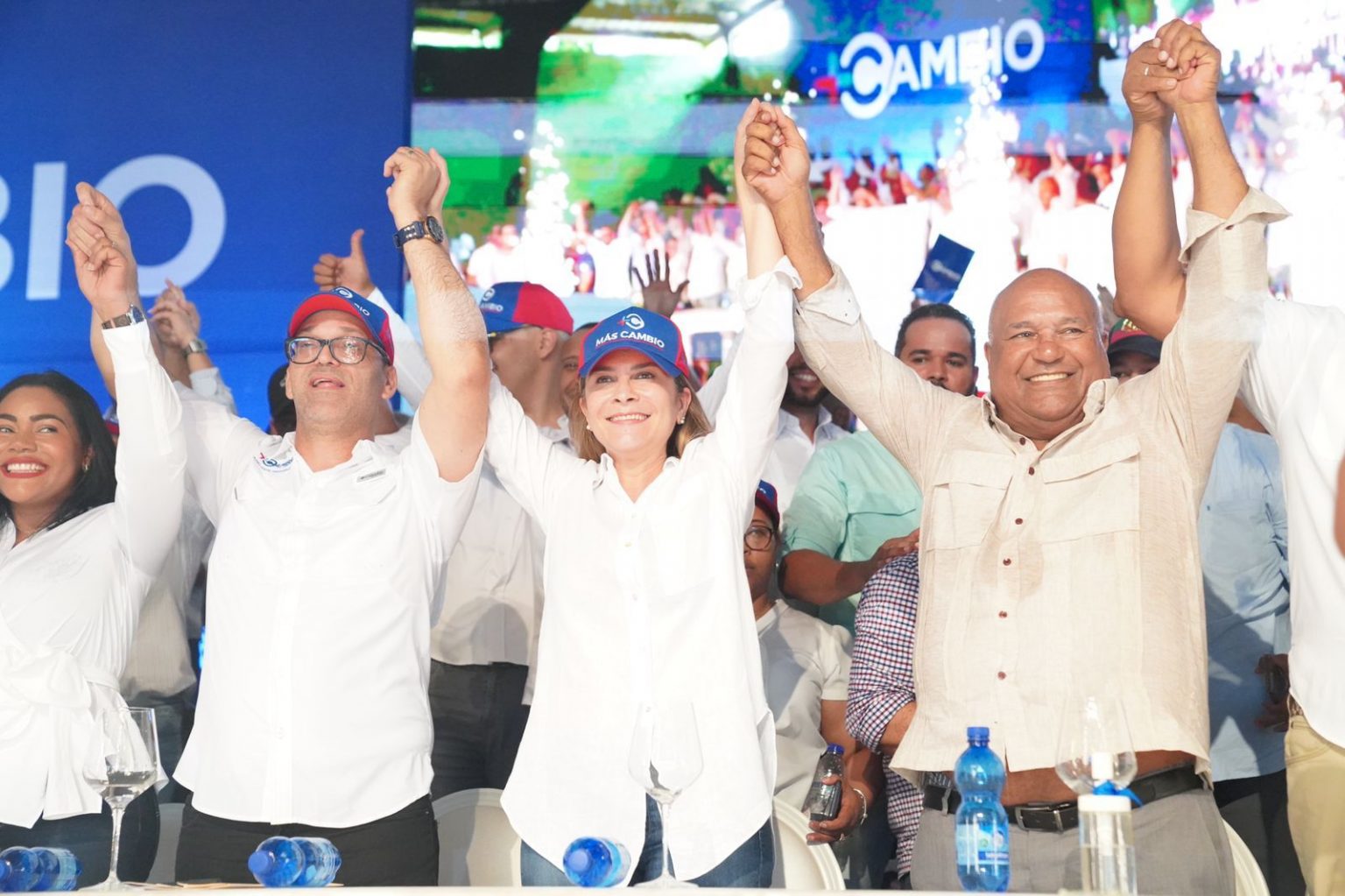Mas Cambio hace historia miles de personas piden la reeleccion en Santo Domingo Oeste