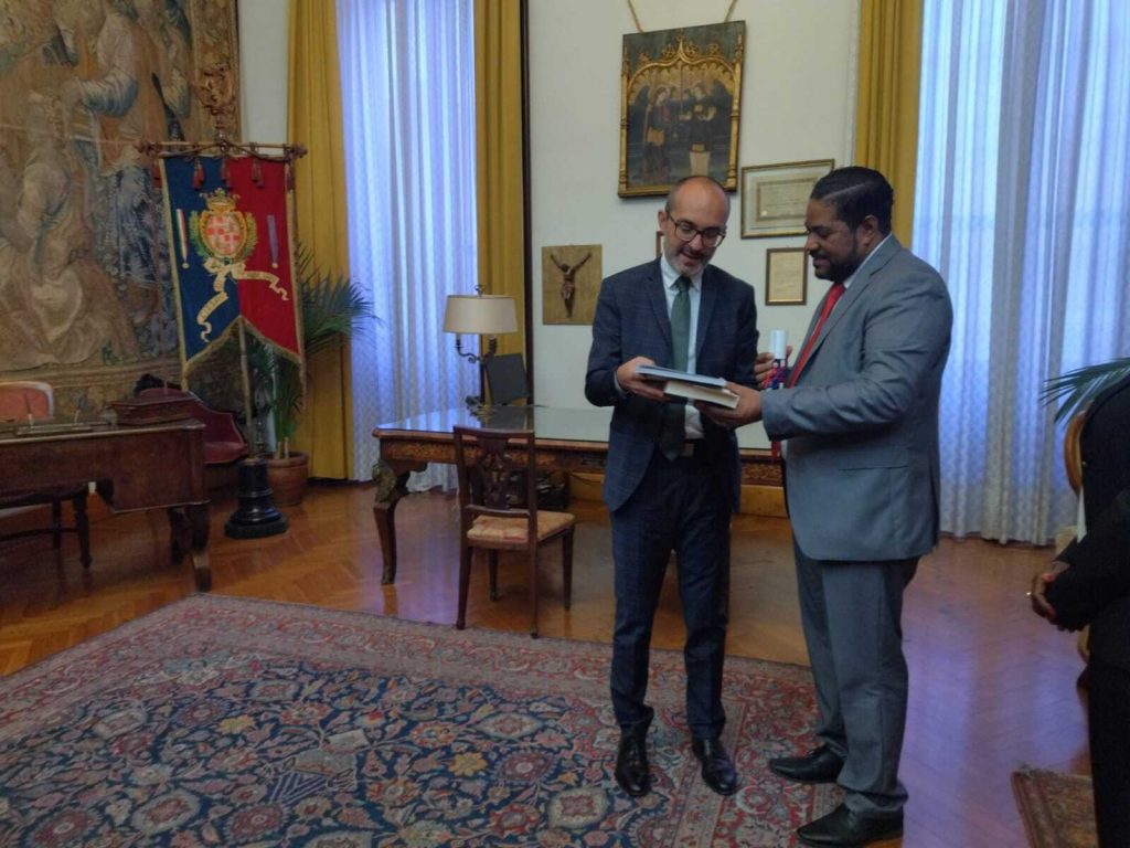Paolo Truzzu se reunio con el consul general dominicano en Genova Nelson Carela1