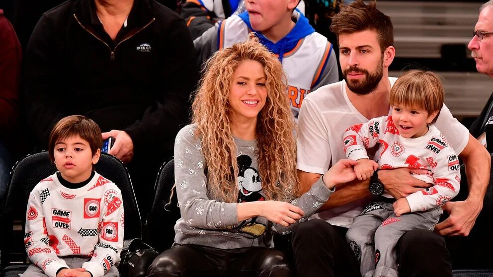 Shakira y Pique junto a sus dos hijos