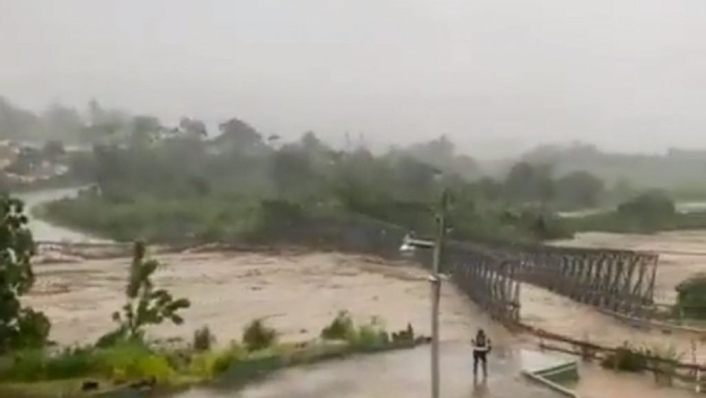 El huracan Fiona toca tierra en Puerto Rico