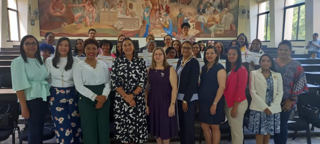 UASD entrega certificados a participantes en diplomado sobre Asuntos Regulatorios de Medicamentos FARMACIA