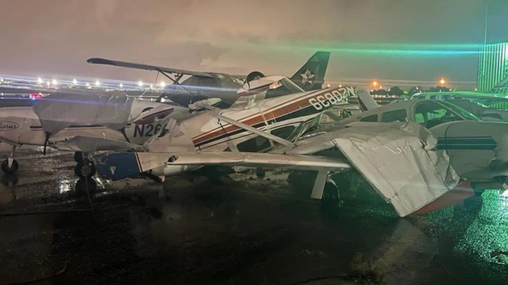 Ian azoto el aeropuerto de North Perry en Florida y destruyo mas de 10 aviones