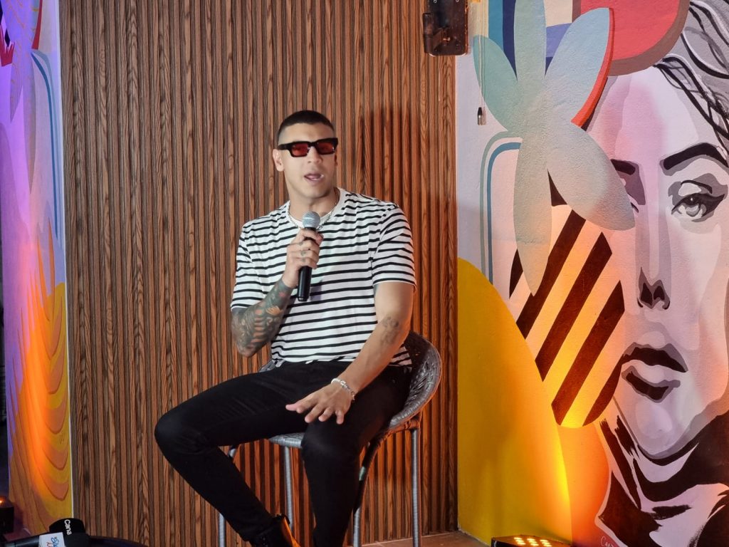 Manuel Medrano llega a Santiago y promete un show de lujo Manuel Medrano llega a Santiago y promete un show de lujo