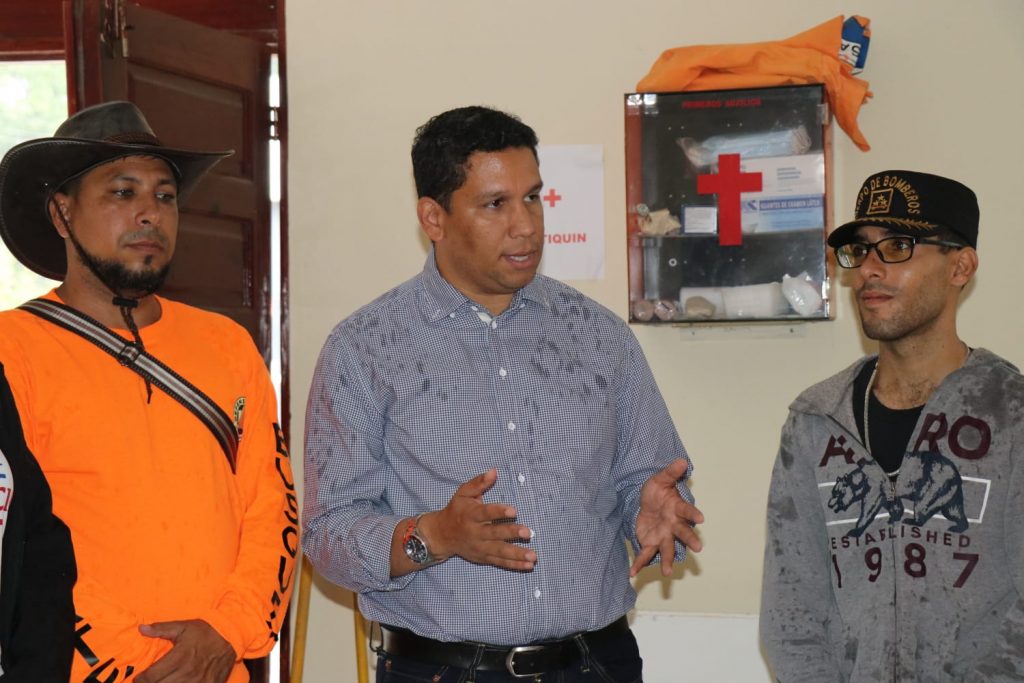 Marcos Rodriguez realiza recorrido en solidaridad con voluntarios de organismos de socorro