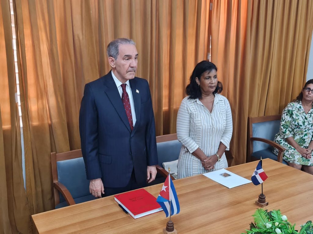 Ministro de Educación Superior, Ciencia y Tecnología, doctor Franklin García Fermín, visita rectora Universidad de La Habana, doctora Miriam Nicado García Ministerio de Educacion Superior