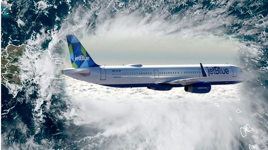 avion de Jet Blue sobrevolo el huracan Fiona