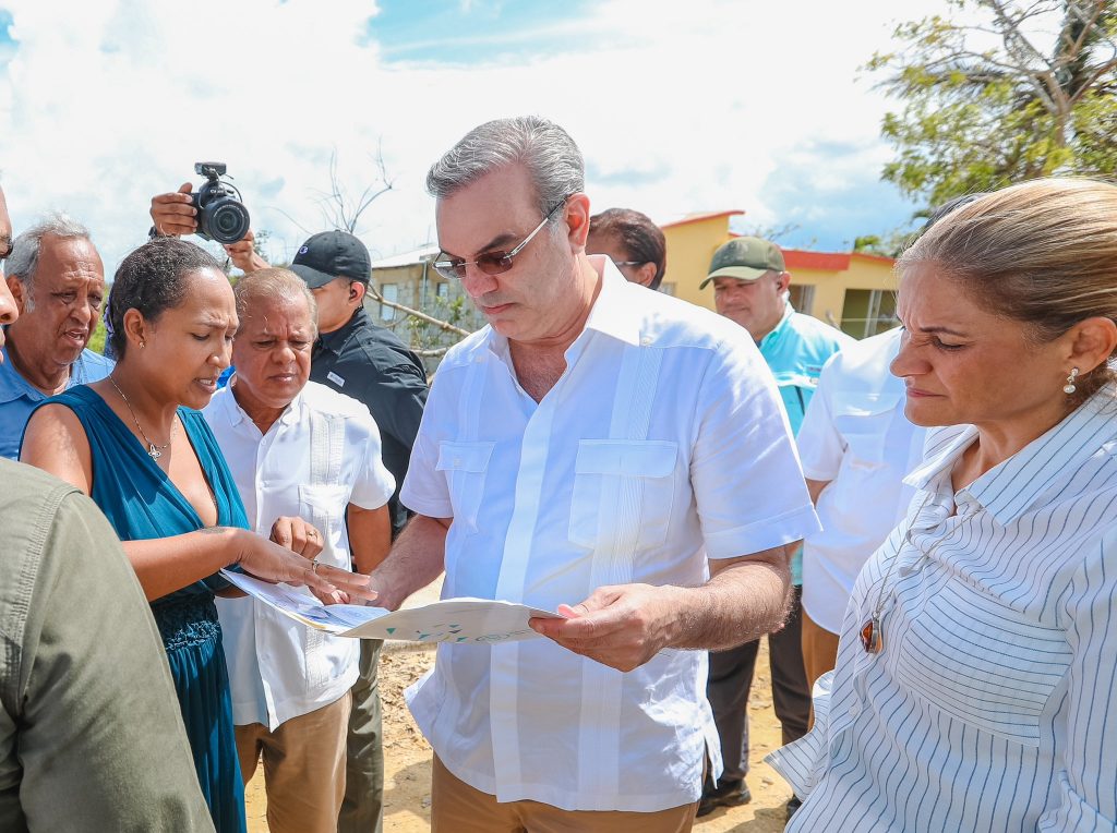 Abinader anuncia ayuda del gobierno de mil pesos