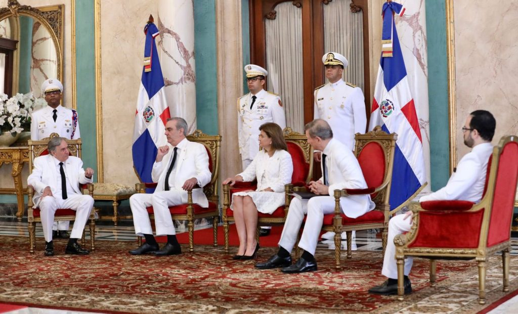 Presidente Abinader recibe cartas credenciales de tres nuevos embajadores Abinader recibe cartas credenciales de tres nuevos embajadores