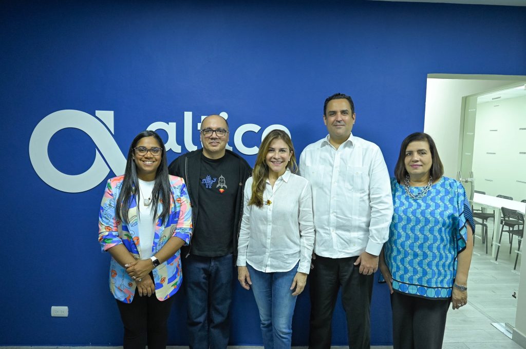 Fundación Altice, ADN y Cincinnatus Institute capacitan jóvenes de Villas Agrícolas en habilidades tecnológicas Dalisa Heredia Christian Corcino Carolina Mejia Danilo Ginebra y Desiree Logrono