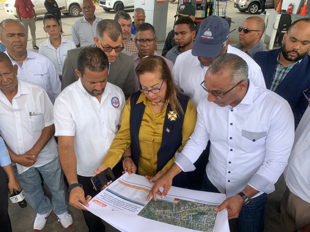 MOPC inicia trabajos de repavimentacion en la carretera