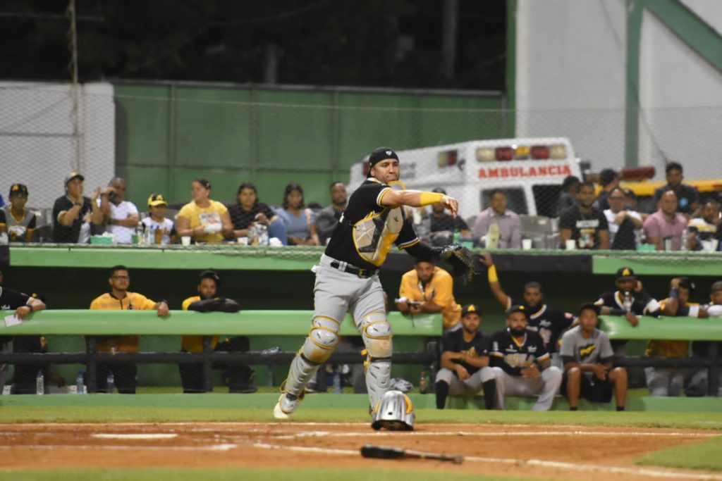 Michael Pérez decide victoria de las Águilas con jonrón en el décimo Michael Perez 2