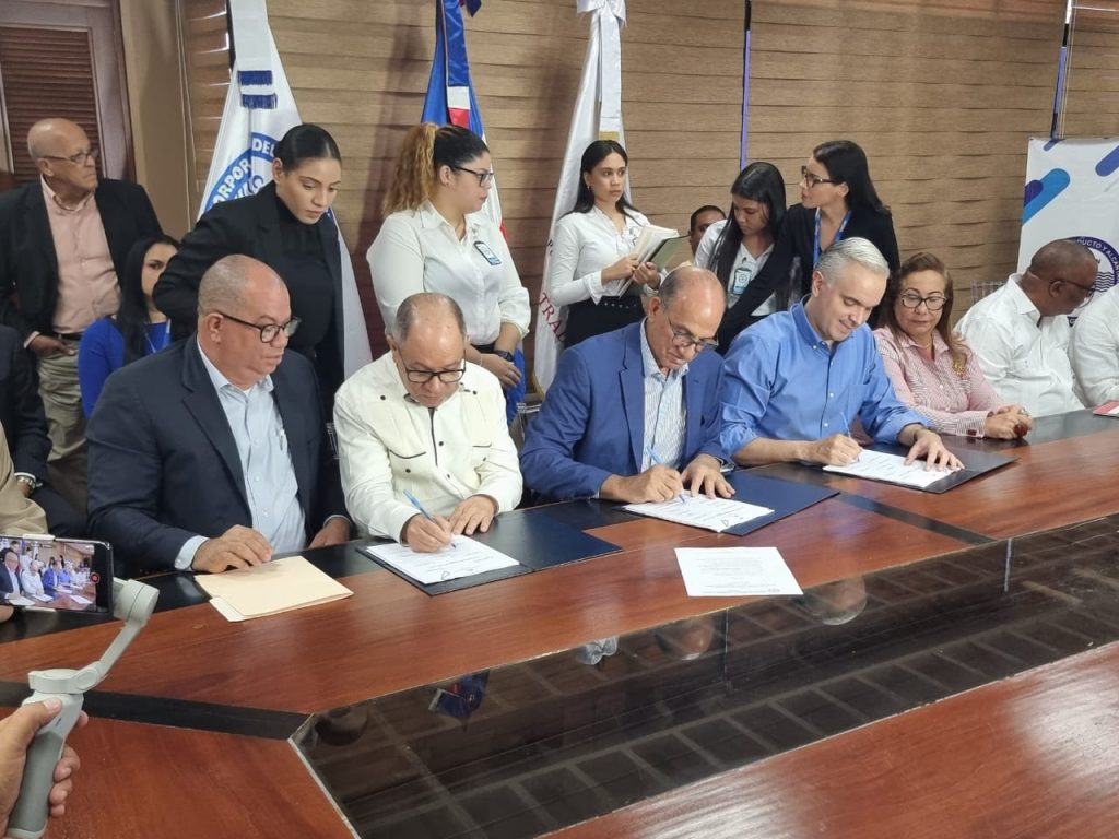 Sindicato de Trabajadores CORAASAN y la institucion firman Pacto Colectivo