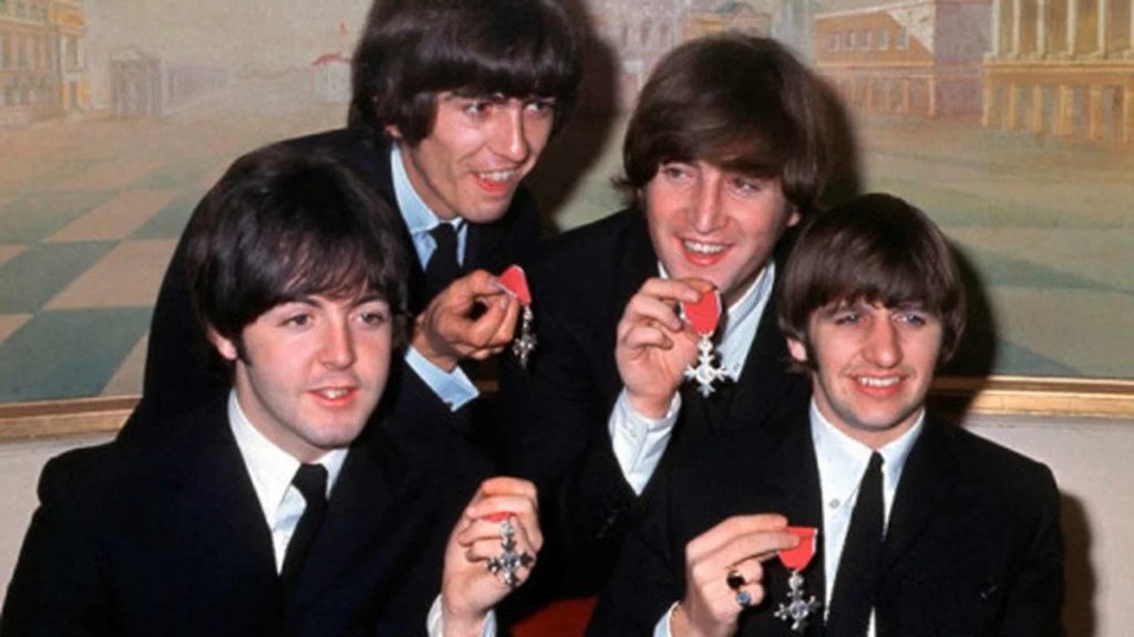 los Beatles fueron distinguidos por la Reina