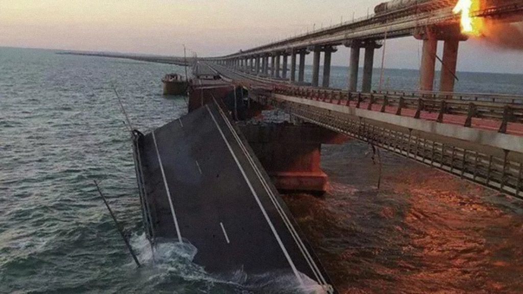 puente de Kerch que conecta a Rusia con Crimea
